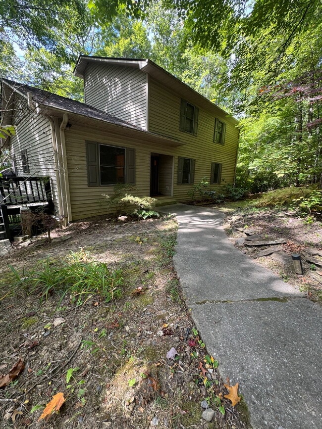 Building Photo - Fairview home 5 bedroom 3 1/2 bathroom home