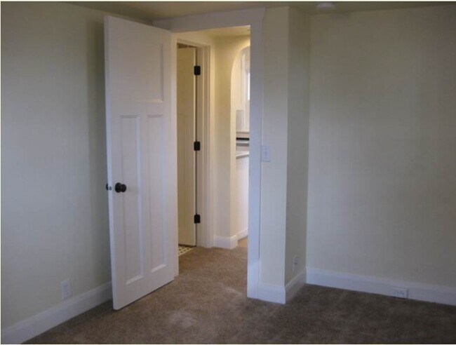 Building Photo - 554 E Commonwealth Ave