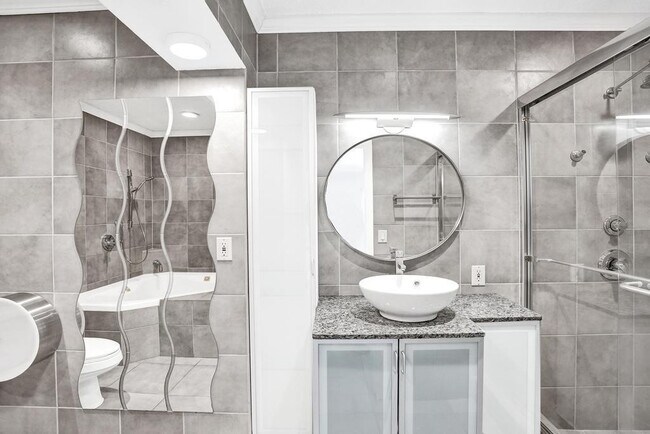 Building Photo - 2632 SE 10th Ct