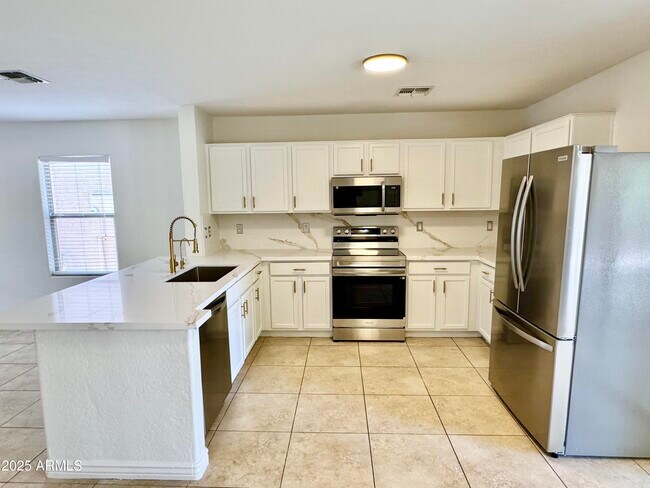 Building Photo - 2436 E Meadow Creek Way