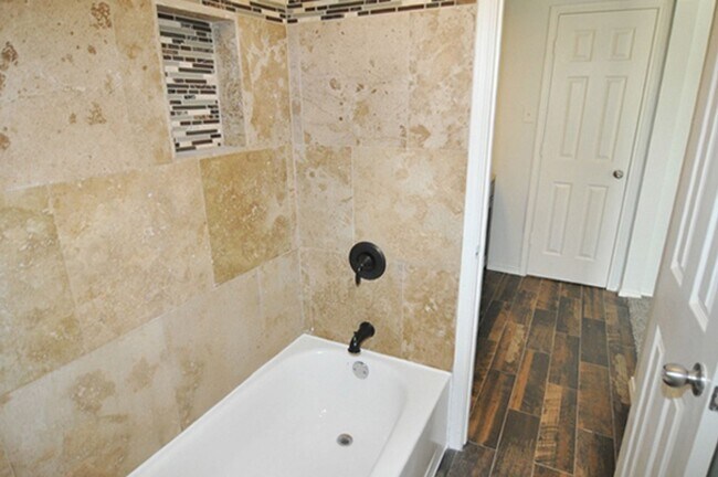 Building Photo - 205 Juniper Dr