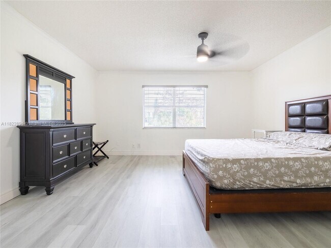 Building Photo - 6300 S Falls Cir Dr