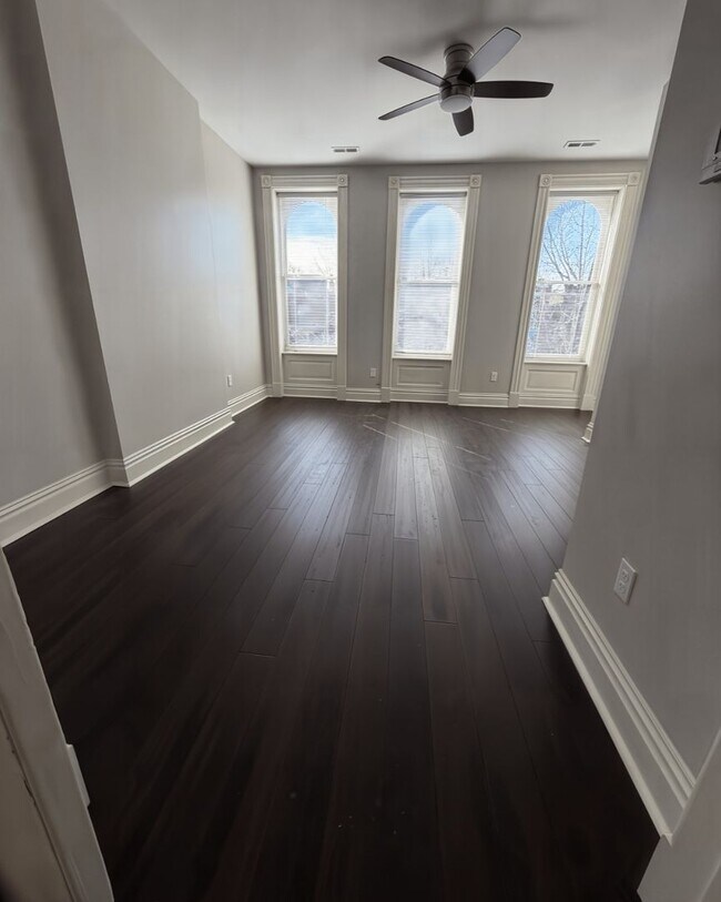 Building Photo - 4397