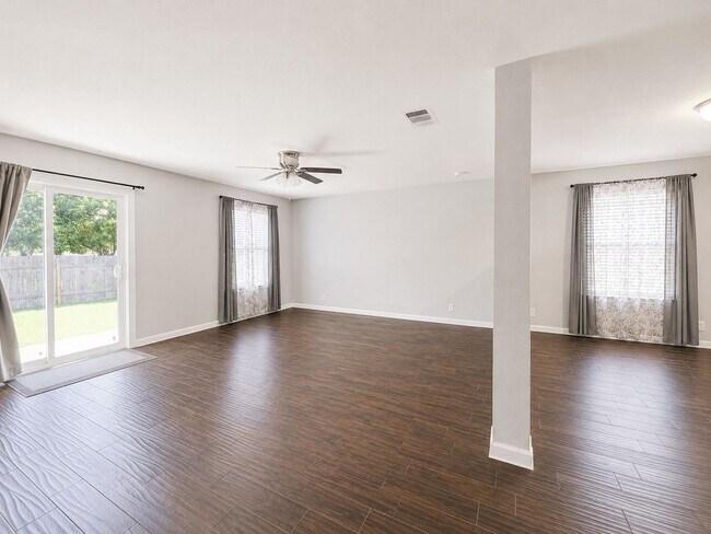 Building Photo - Move-In Ready 4-Bedroom Home Near Tesla, Airport & Downtown Austin