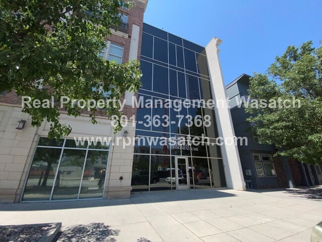 Building Photo - Check Out This Beautiful 2 Bedroom 2 bathr...