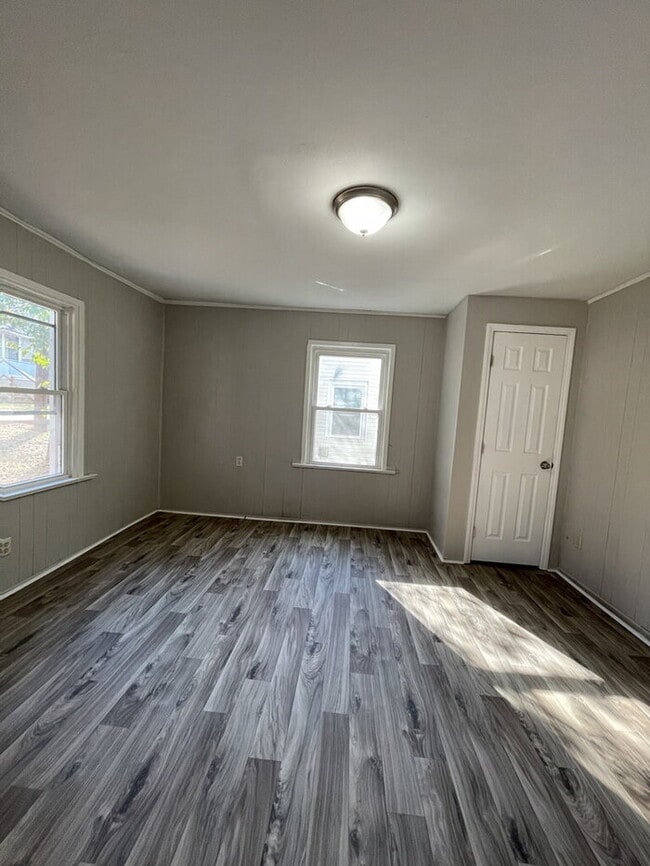 Building Photo - 419 Douglas St