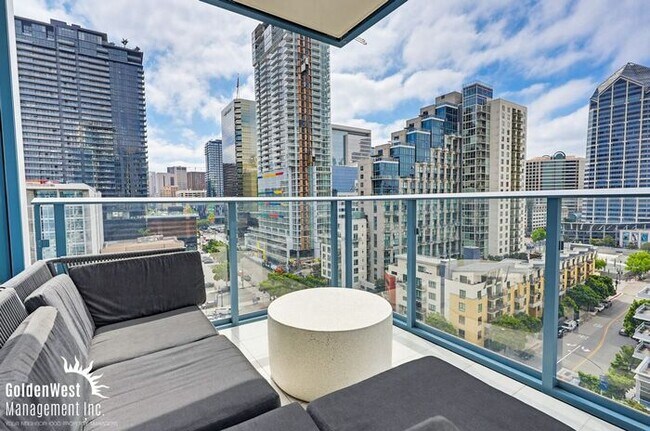 Building Photo - High-Rise Luxury 2Bdm 2Ba Condo in Downtown San Diego!