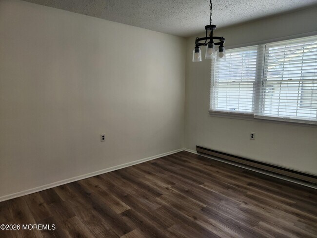 Building Photo - 206 Yorktowne Dr