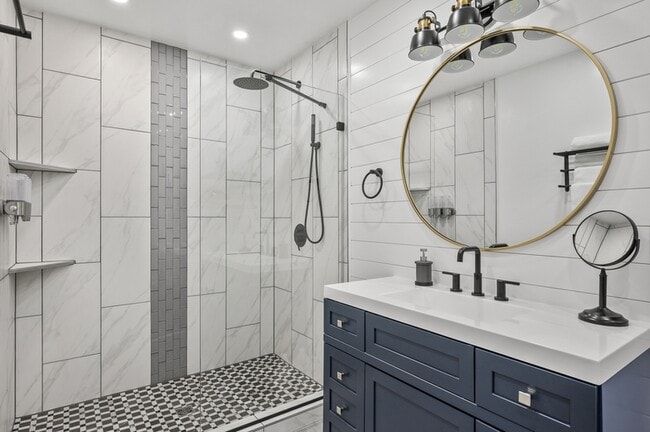 Building Photo - 1595 Cohassett Ave