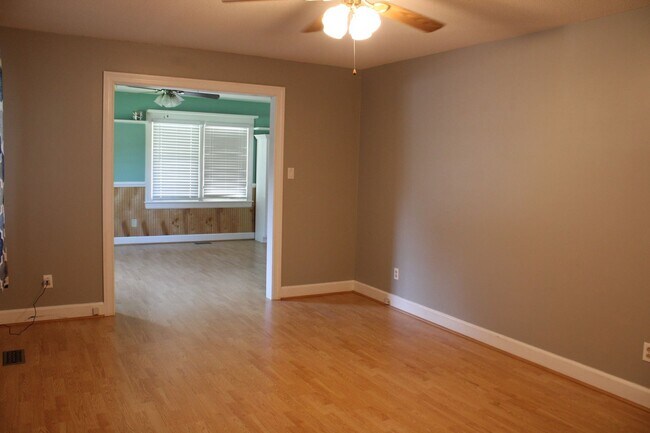 Building Photo - 4723 River Rd