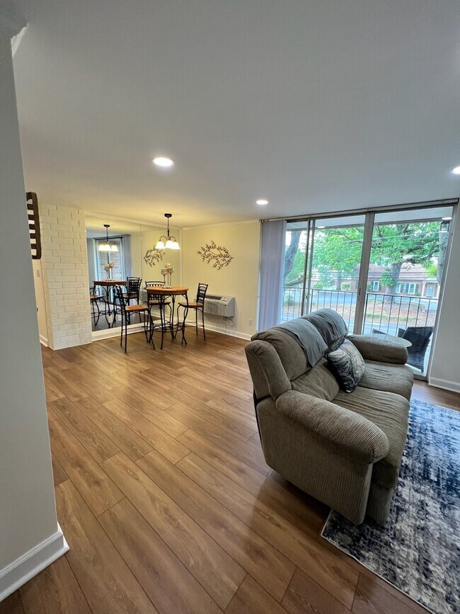 Primary Photo - 1727 S Hawthorne Rd