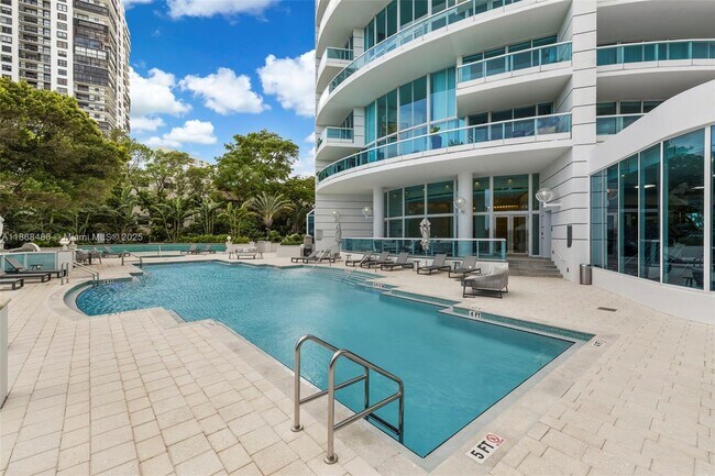 Building Photo - 2127 Brickell Ave