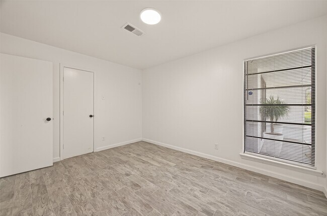 Building Photo - 5523 Kuldell Dr