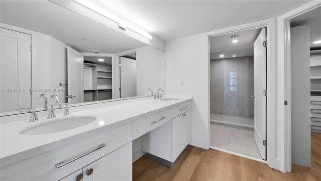 Building Photo - 555 NE 34th St