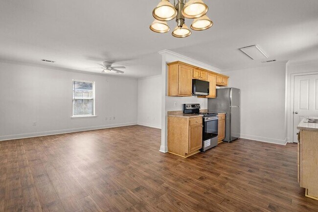 Building Photo - 415 W 33rd Ave