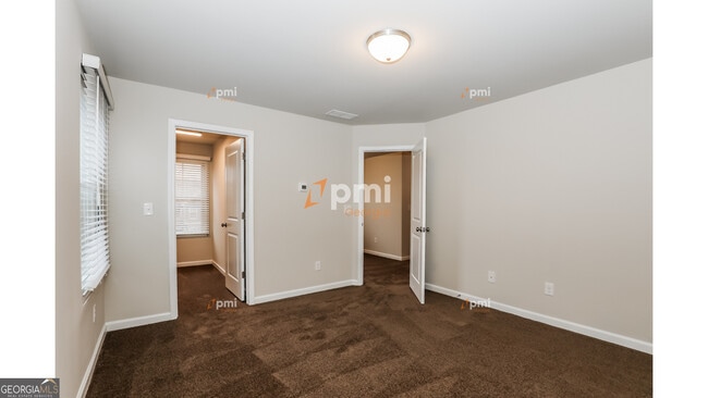 Building Photo - 3658 Madison St