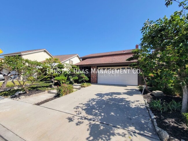 Building Photo - Beautiful 4 Bedroom 2.5 Bath Executive Hom...