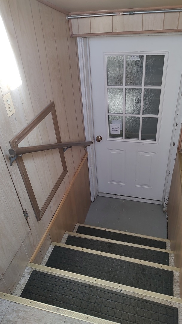 Building Photo - 1960 Illinois St