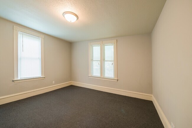 Building Photo - 2418 3rd St NE