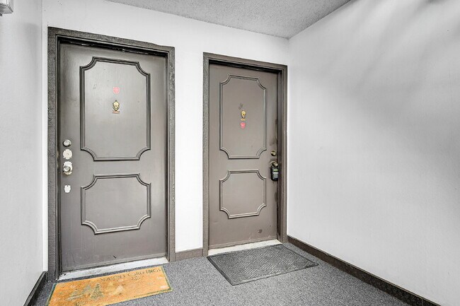 Building Photo - $1,195 - 1 Bed, 1 Bath Condo in Denver wit...