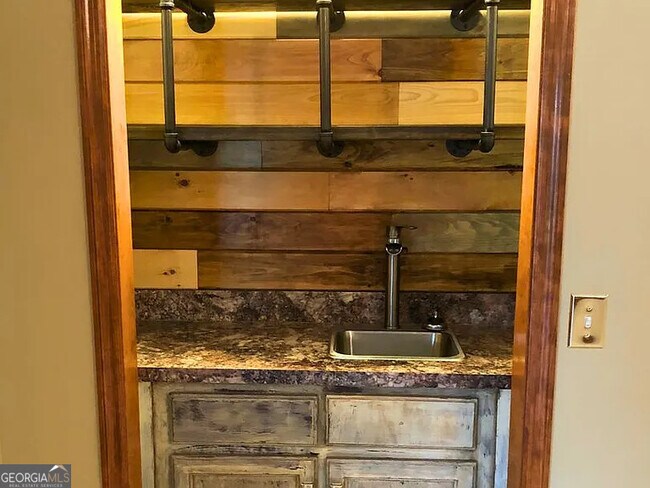 Building Photo - 502 Hunt Club Rd