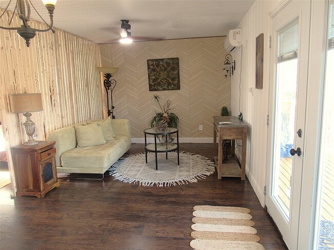 Building Photo - 2503 River Crest Dr