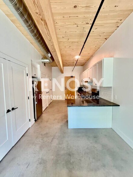 Building Photo - 2701 Ingersoll Ave