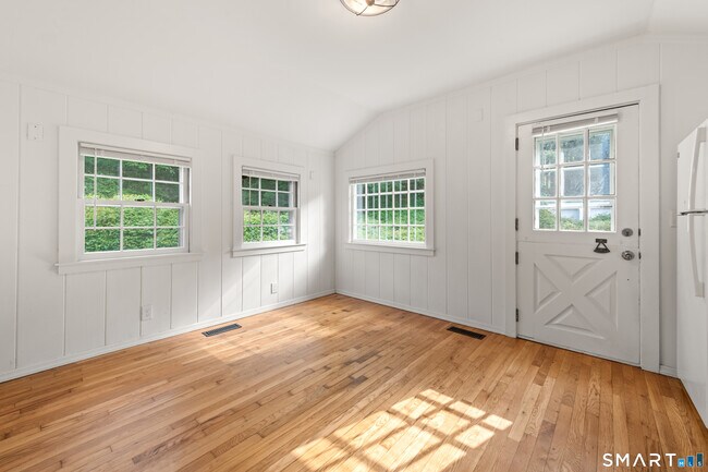 Building Photo - 527 Danbury Rd