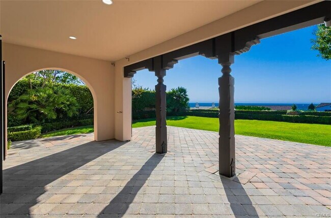 Building Photo - 8 Whalers Bluff