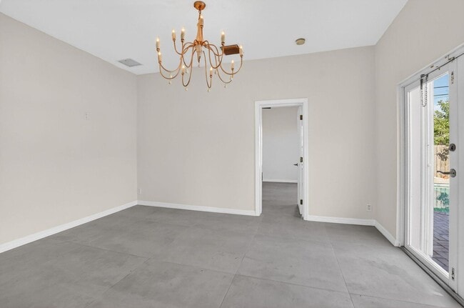 Building Photo - 467 NE 31st St