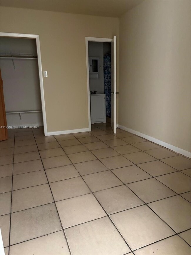 Building Photo - 1384 NW 27th St