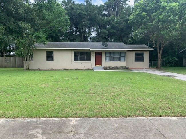 Primary Photo - 3 Bed 1 Bath | Large Fenced Yard | Washer/...