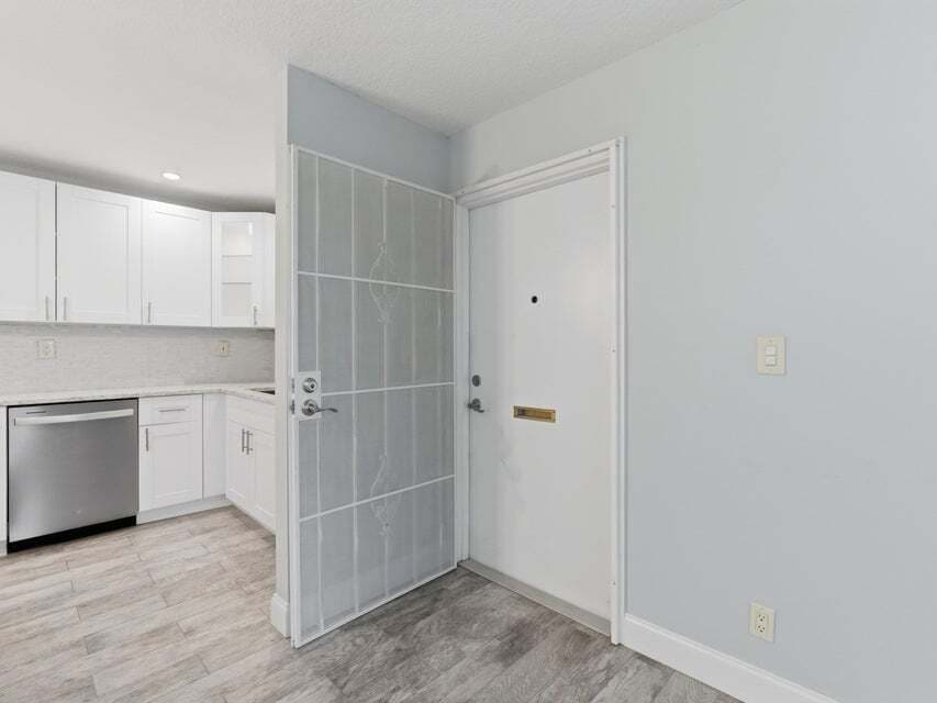 Building Photo - 270 High Point Blvd