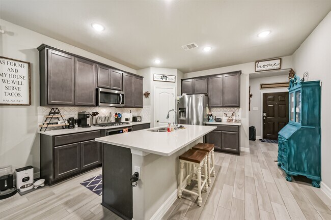 Building Photo - 123 Buttonwood Ct