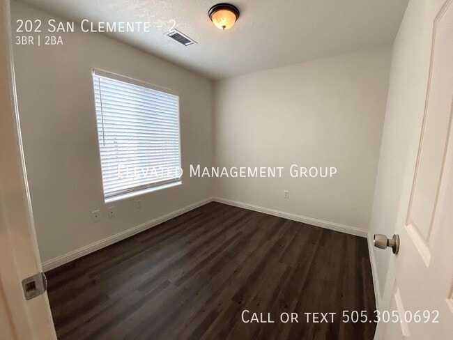 Building Photo - 202 San Clemente Ave