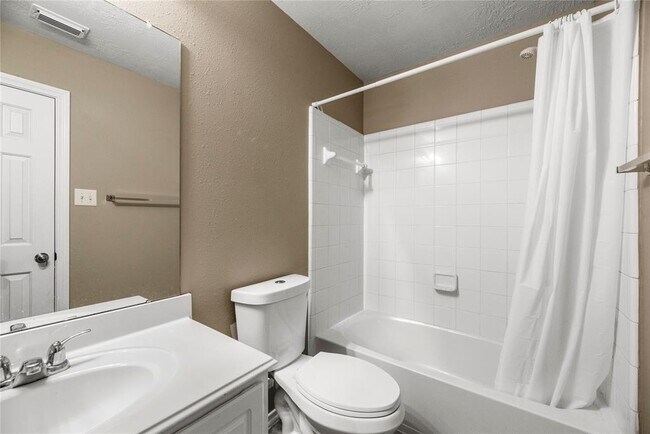 Building Photo - 5642 Claybeck Ln
