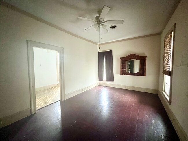 Building Photo - 820 7th Ave N