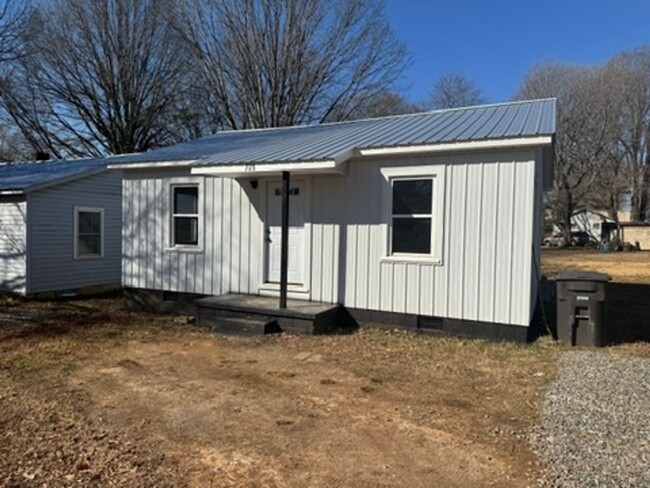 Primary Photo - Statesville - 2BD/1BA