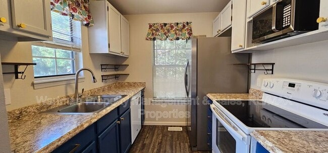 Building Photo - 2039a Palm Dr