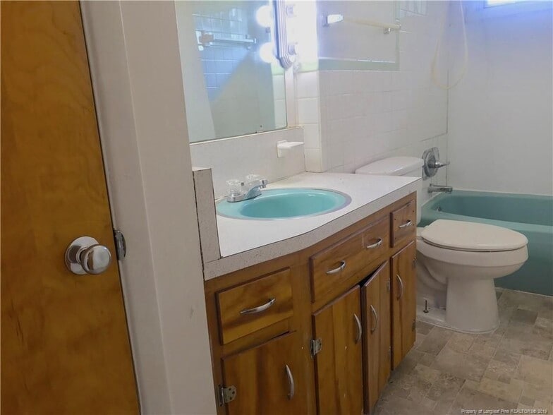 Building Photo - 6355 Cliffdale Rd