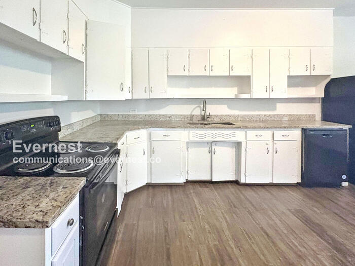 Building Photo - 253 11th Ave NE