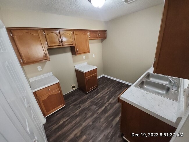 Building Photo - 5819 Grassy Valley Dr