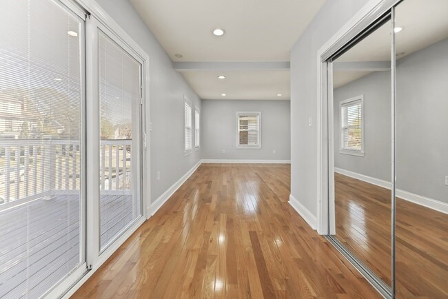 Building Photo - 1004 South St