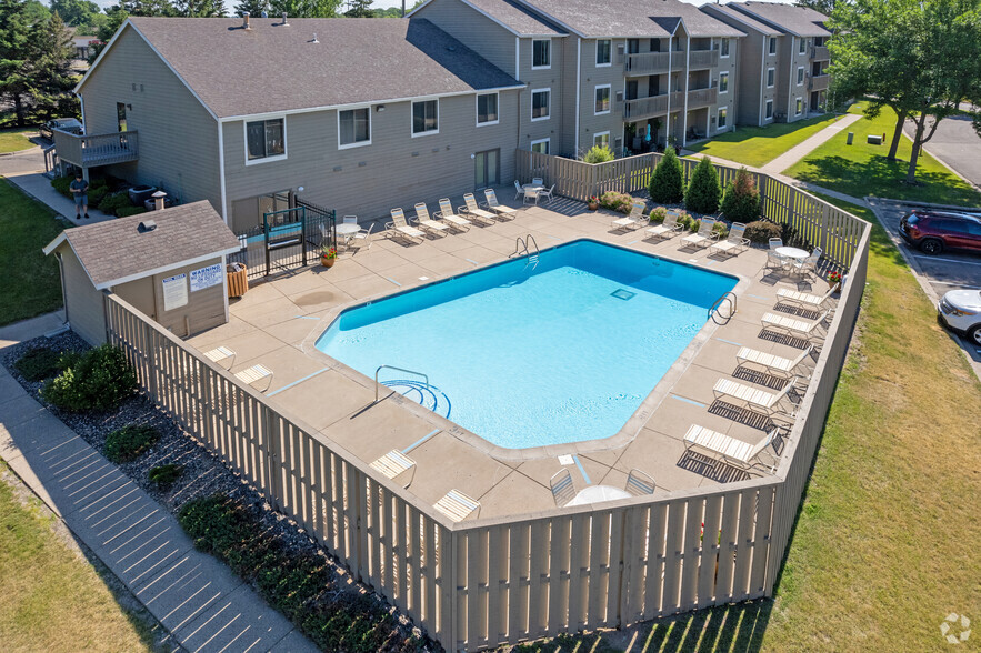 Outdoor Pool - Coventry Court Townhomes