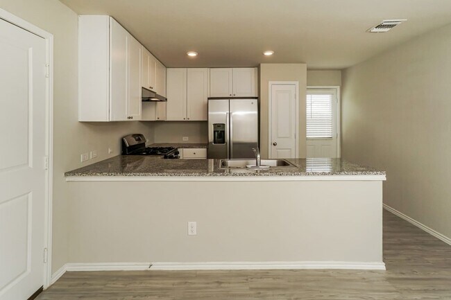 Building Photo - 7347 Plata Cir