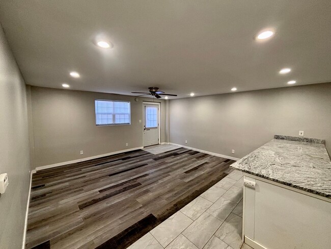 Building Photo - 114 1/2-26-22 S 6th St