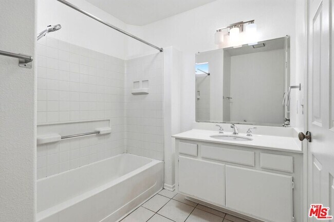 Building Photo - 25842 Browning Pl