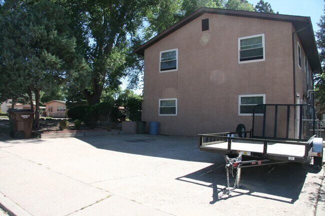 Building Photo - 2567 E Uintah St
