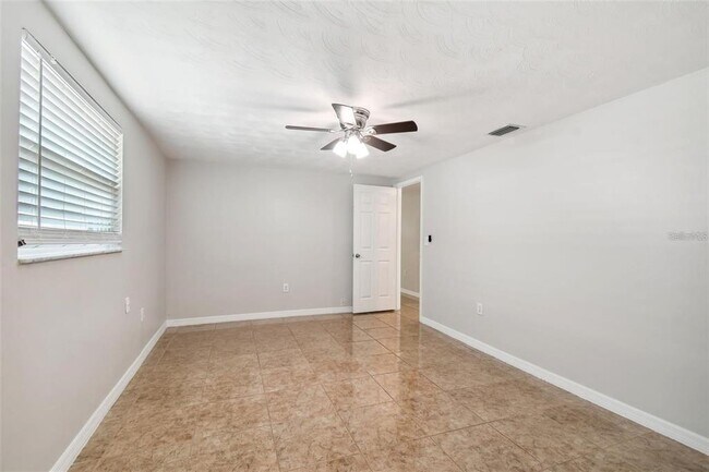 Building Photo - 3600 Umber Rd