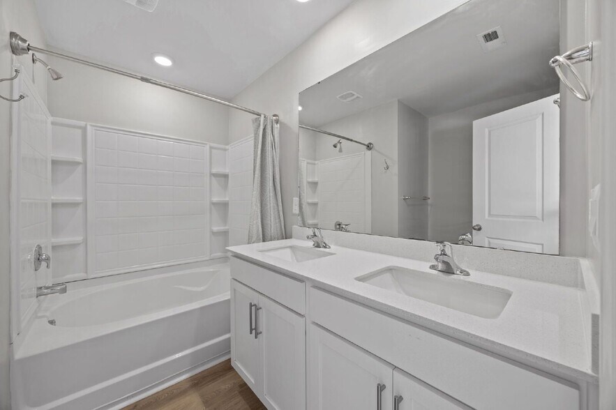 Building Photo - 4500 Sandstone Dr